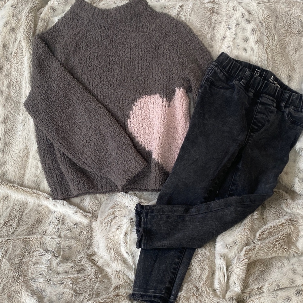 GAP Gray Turtleneck Sweater with Pink Heart and Black distressed Jeggings